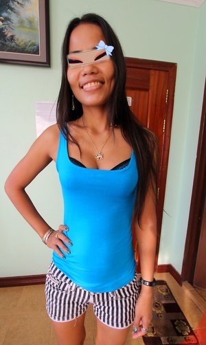 Asian Sex Diary offers xxx pic gallery with Daisy in hard fuck action