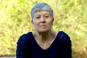 TAC Amateurs offers a xxx picture gallery with Savana in jerking pussy scene