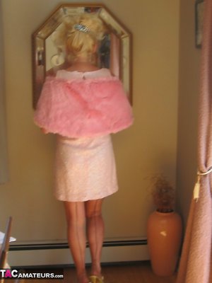 TAC Amateurs are pleased to offer you xxx photos featuring Ruth in filthy anal action