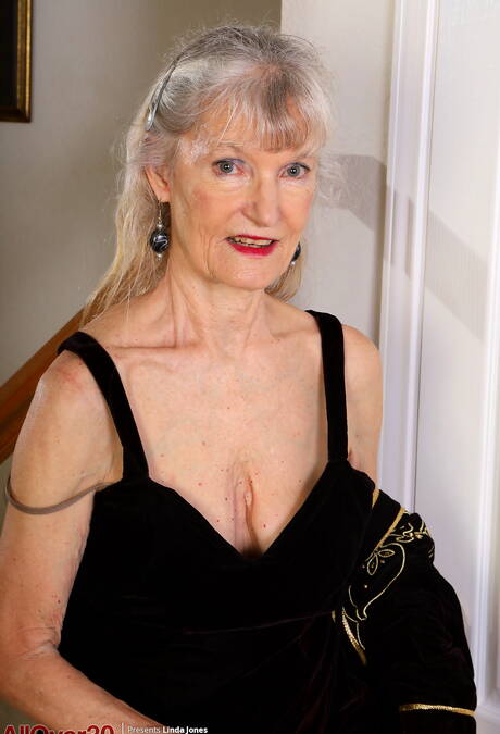 All Over 30 offers a xxx picture gallery with Linda Jones xxx gallery 71371